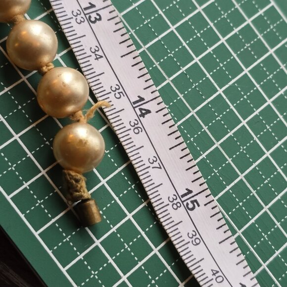 Vintage 1940s "South Sea" faux pearl choker. - Picture 6 of 7